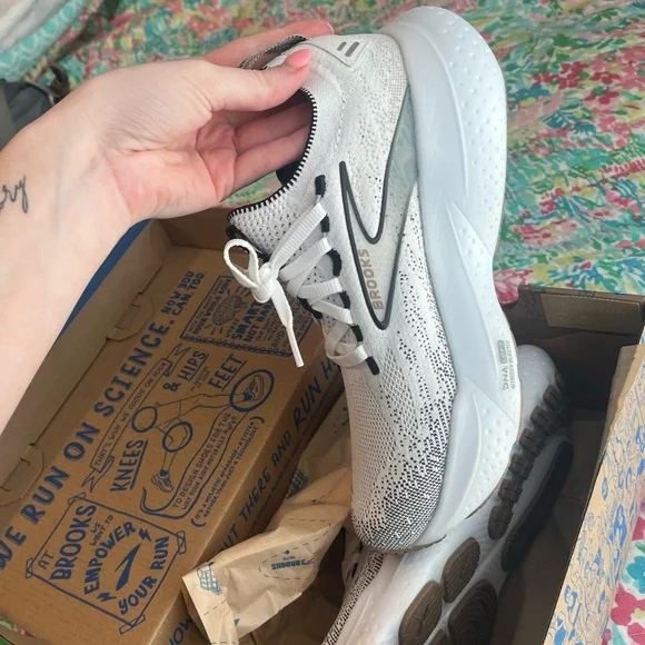 Brooks Running Shoes - Picture 5 of 7